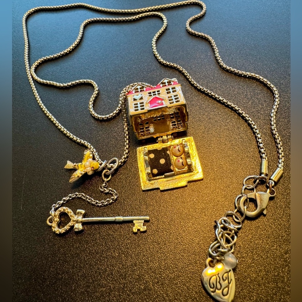Betsey Johnson Long Pendant House Necklace Hinged to Reveal *VINTAGE, RARE FIND* - Picture 2 of 16
